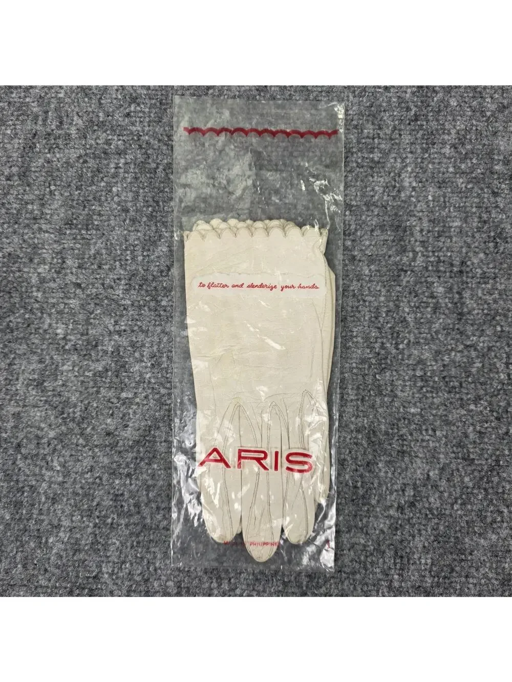 Vintage Aris Gloves Womens 7.5 Off White Leather Unlined Scalloped Wrist 60s